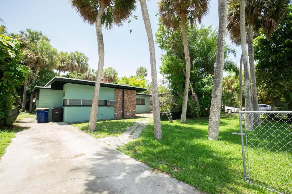 909 Boston Avenue Fort Pierce FL 34950