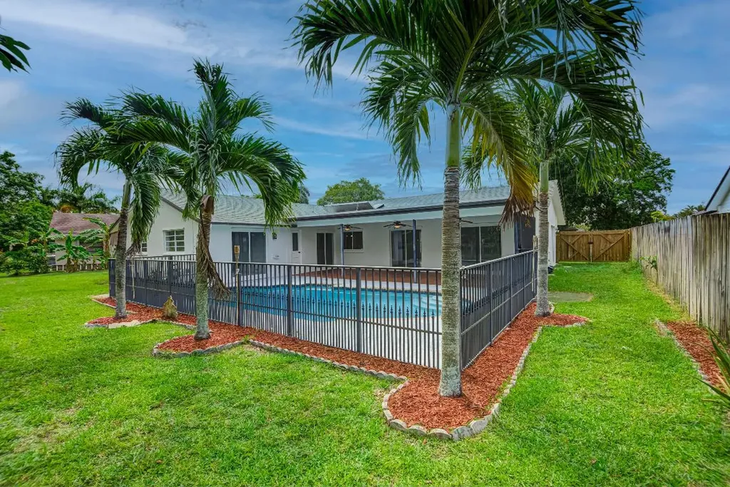 966 Hickory Trail Wellington FL 33414