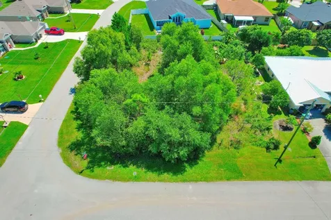 5879 NW Files Court Port St Lucie FL 34986