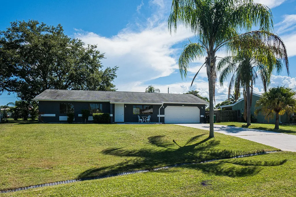 1686 SE Goucho Avenue Port St Lucie FL 34952