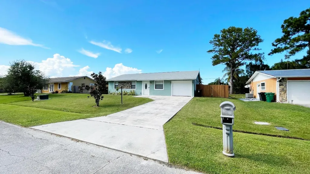 913 SE Browning Avenue Port St Lucie FL 34983