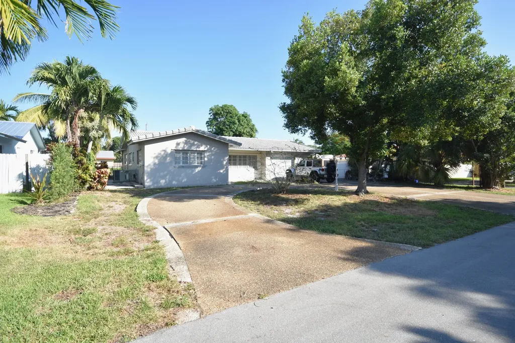 2242 NW 3rd Court Boca Raton FL 33431