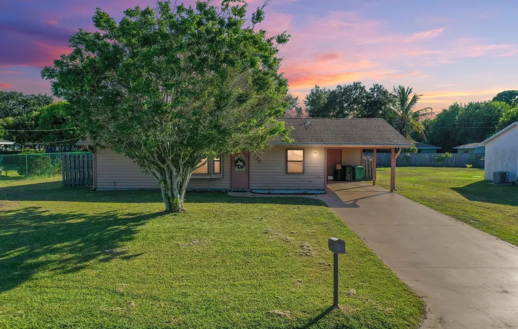 2220 SE Gaslight Street Port St Lucie FL 34952