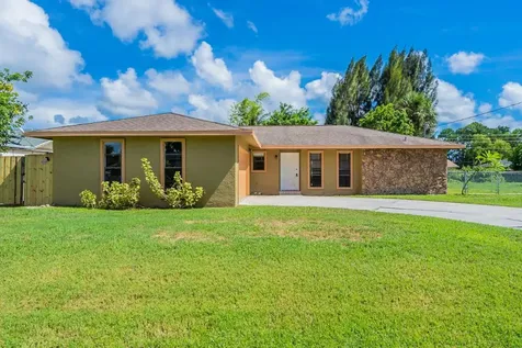 632 SE Evergreen Terrace Port St Lucie FL 34983