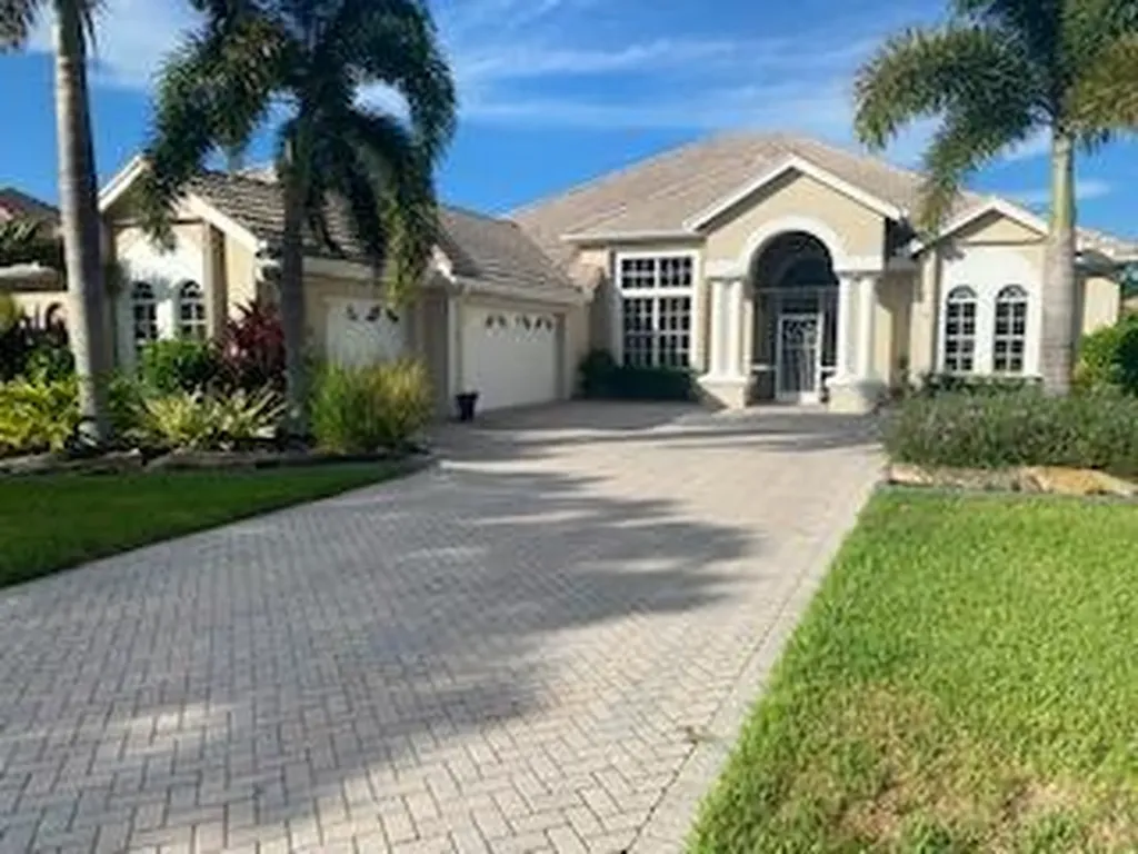 567 SW Romora Bay Port St Lucie FL 34986