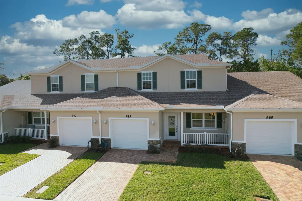 983 NE Trailside Run Port St Lucie FL 34983