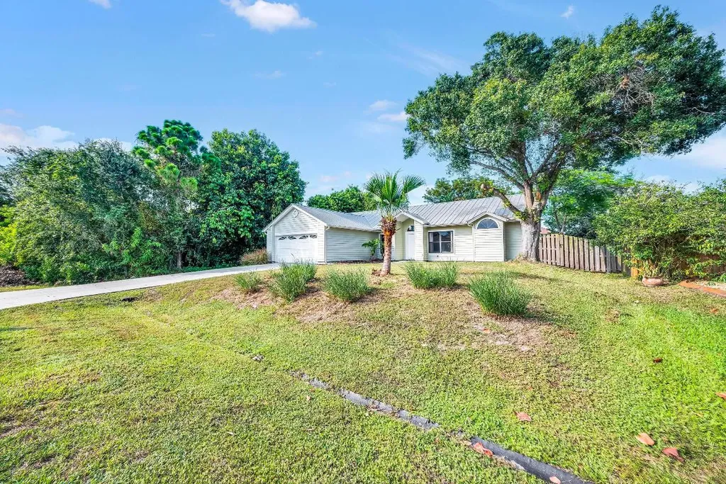 383 SW Film Avenue Port St Lucie FL 34953