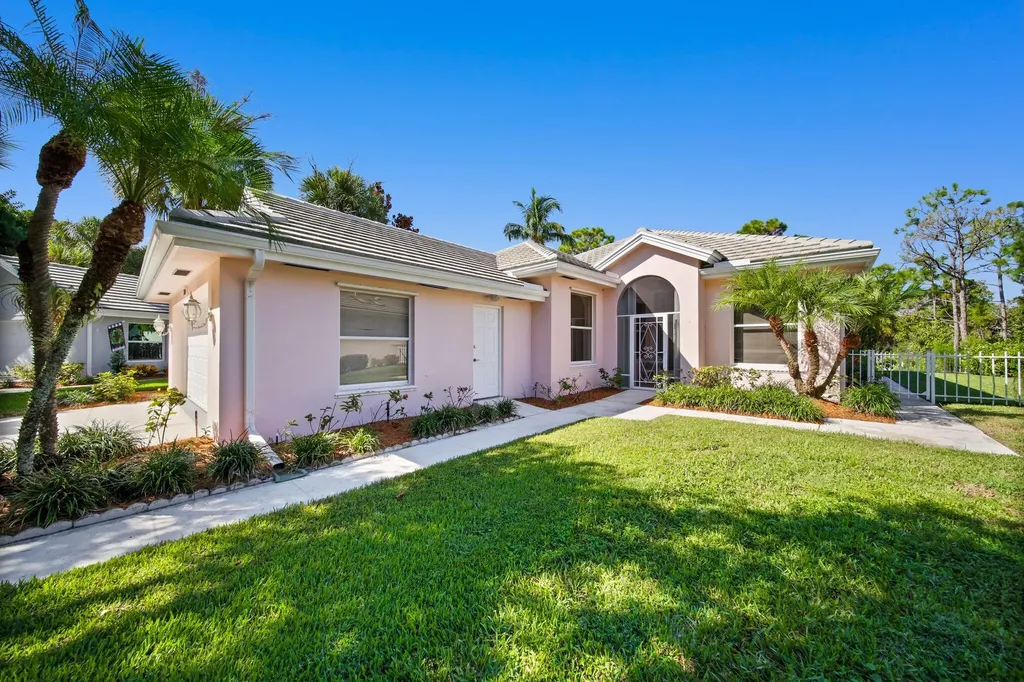 7674 SE Fiddlewood Lane Hobe Sound FL 33455