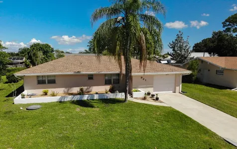 921 SE Walters Terrace Port St Lucie FL 34983