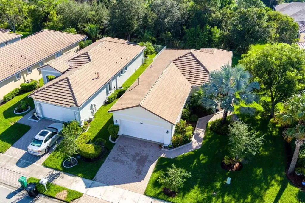 742 SW Rocky Bayou Terrace Port St Lucie FL 34986