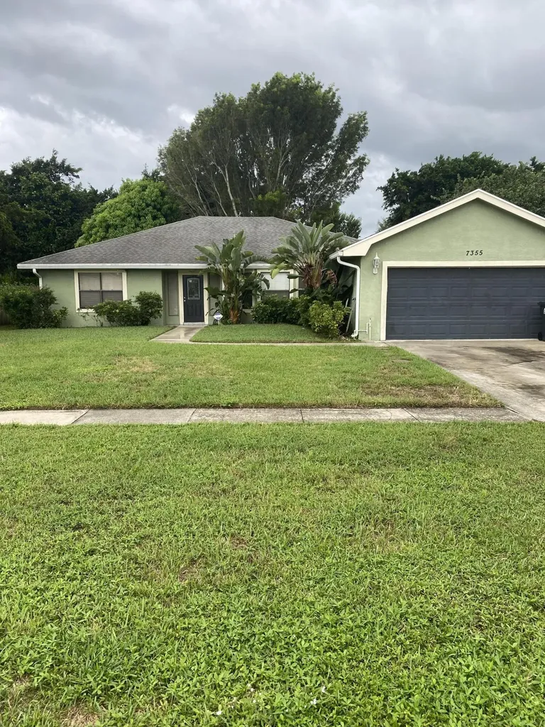 7355 Woodland Creek Lane Lake Worth FL 33467