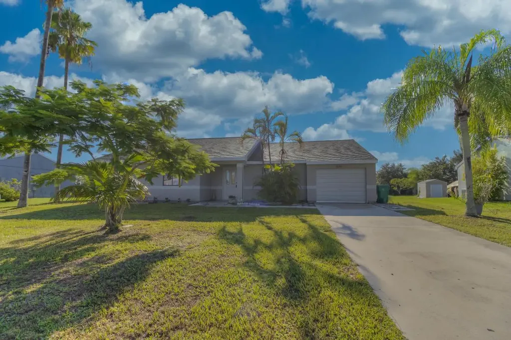1580 SE Collette Circle Port St Lucie FL 34952