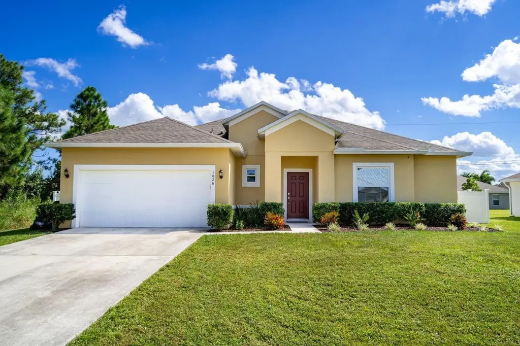 1026 SW Ingrassina Avenue Port St Lucie FL 34953