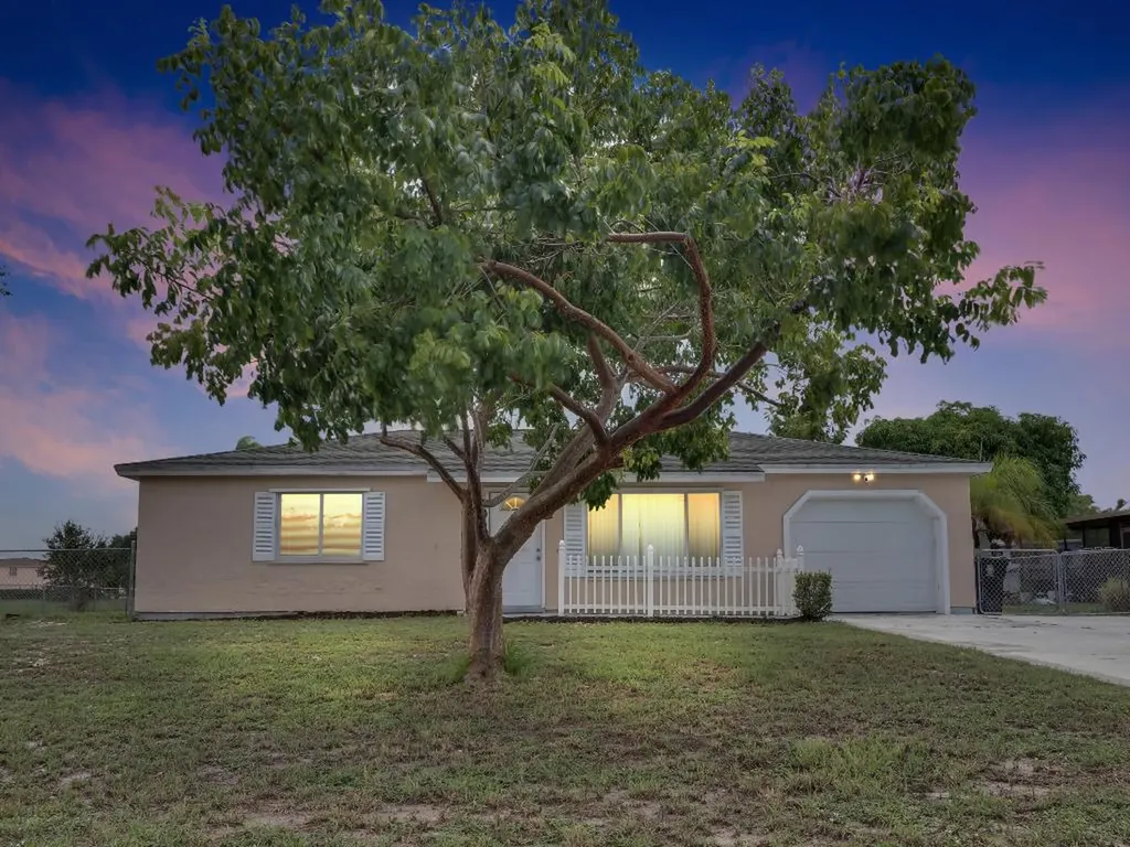 1950 SE West Dunbrooke Circle Port St Lucie FL 34952