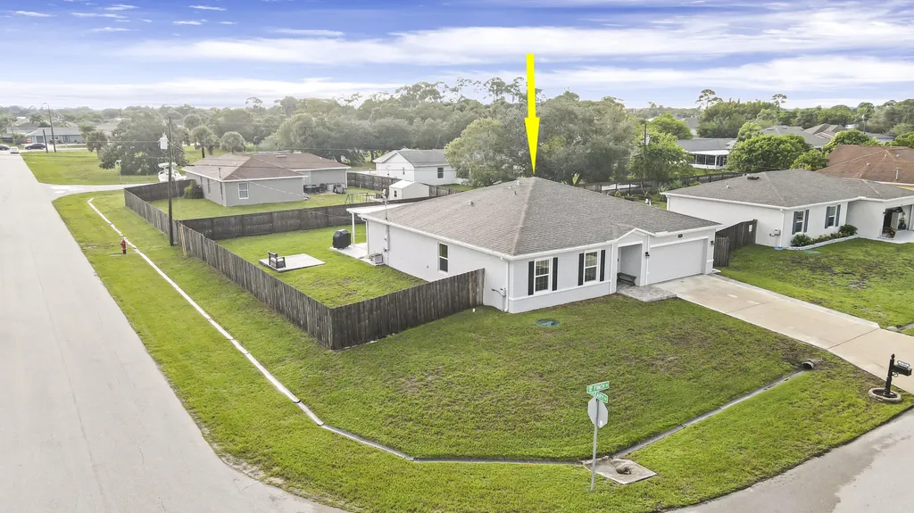 1792 SW Finch Lane Port St Lucie FL 34953