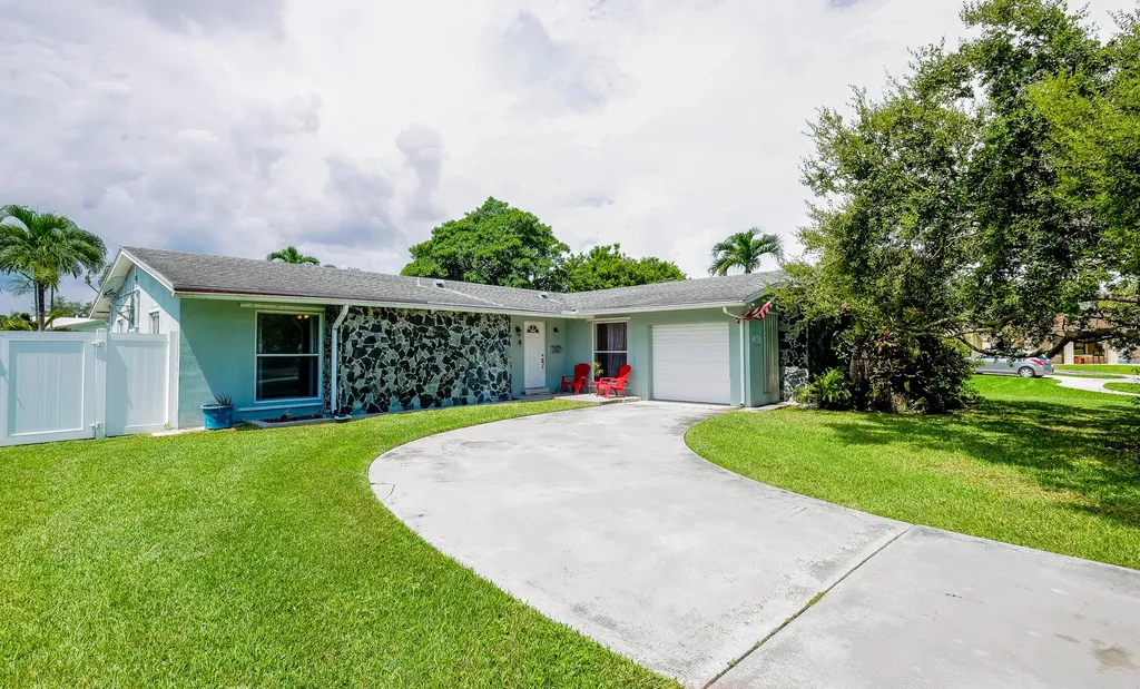 18942 SW 94th Avenue Cutler Bay FL 33157