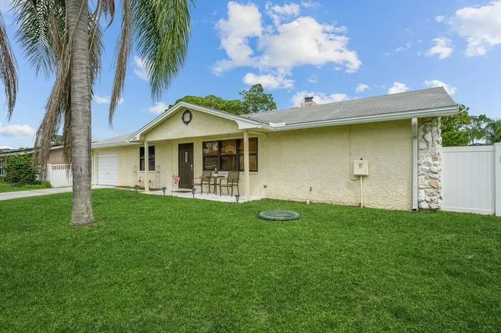 549 NW Sherbrooke Avenue Port St Lucie FL 34983