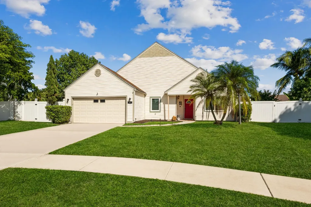 4 Cedar Circle Boynton Beach FL 33436