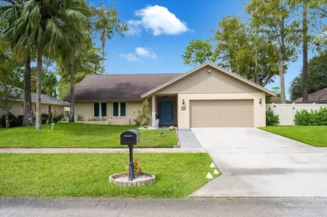 593 Carnation Court Wellington FL 33414