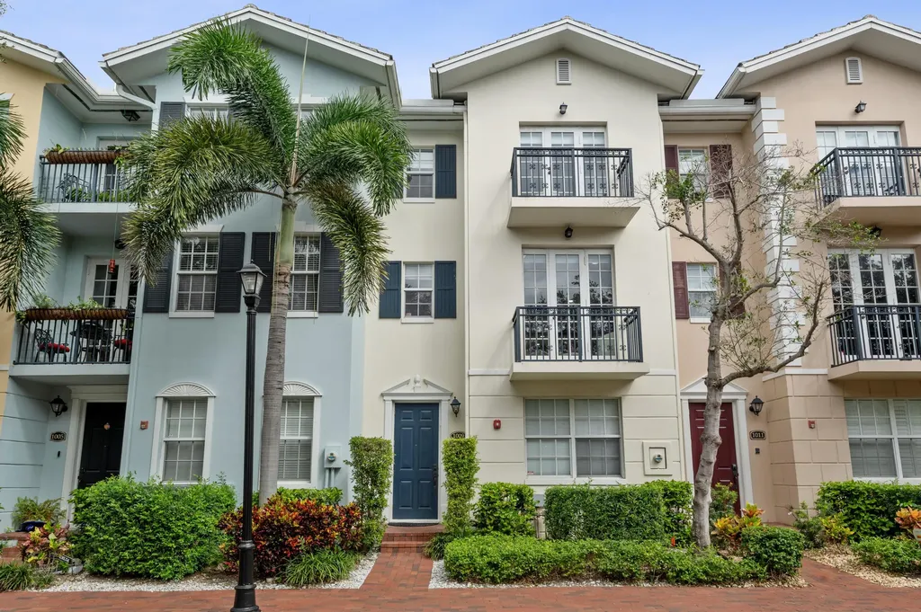 1009 W Heritage Club Circle Delray Beach FL 33483