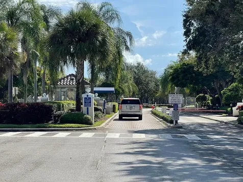 4954 Pelican Manor Coconut Creek FL 33073
