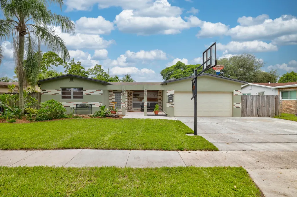 5013 SW 89th Avenue Cooper City FL 33328
