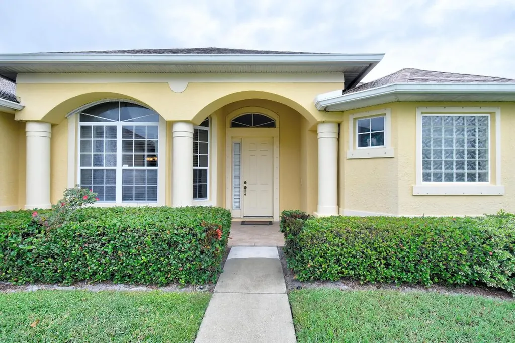 1774 SW Commargo Street Port St Lucie FL 34987