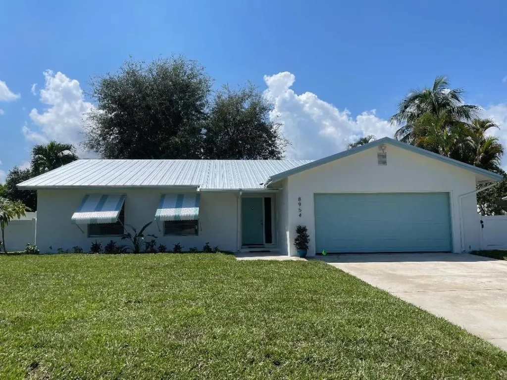 8954 SE Bobo Court Hobe Sound FL 33455
