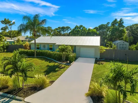 2032 SE Heathwood Circle Port St Lucie FL 34952