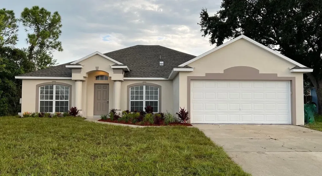 108 SW Oakridge Drive Port St Lucie FL 34984