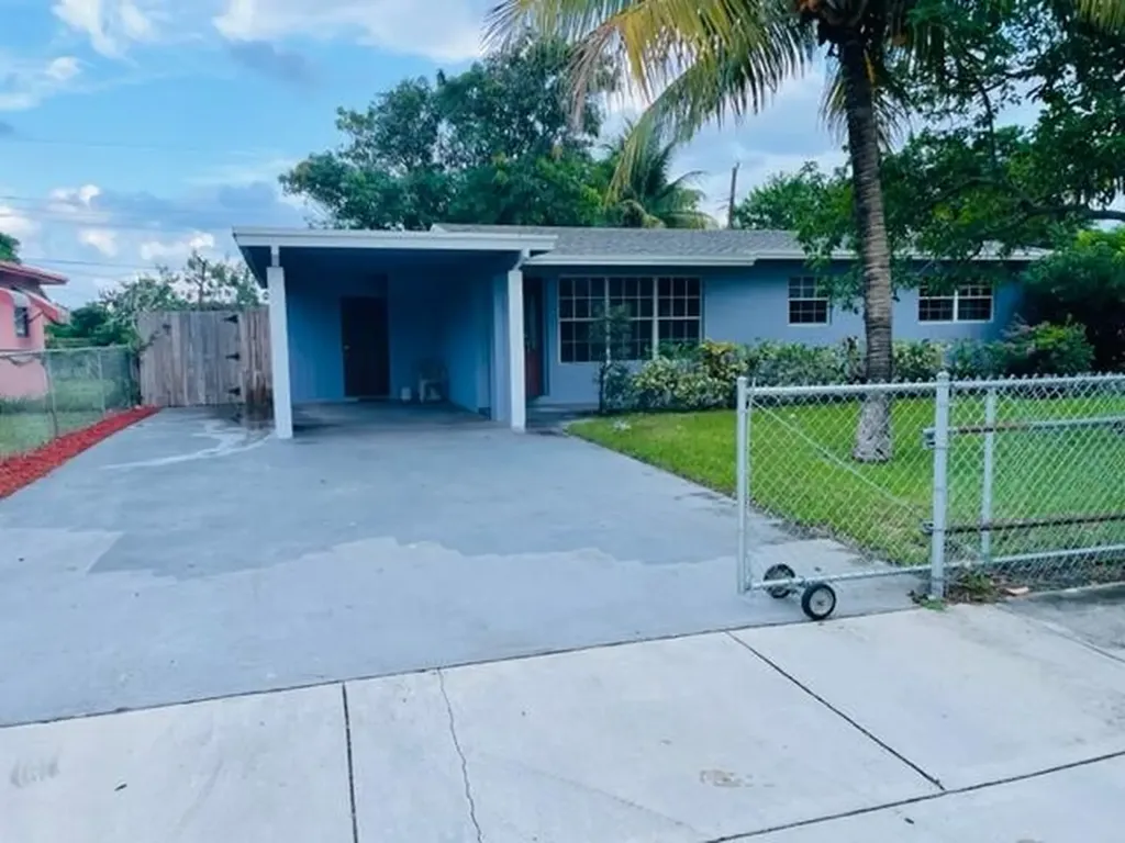 1616 NE 1st Court Boynton Beach FL 33435