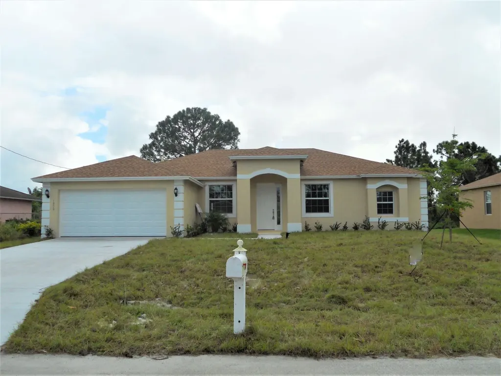4062 SW Halcomb Street Port St Lucie FL 34953