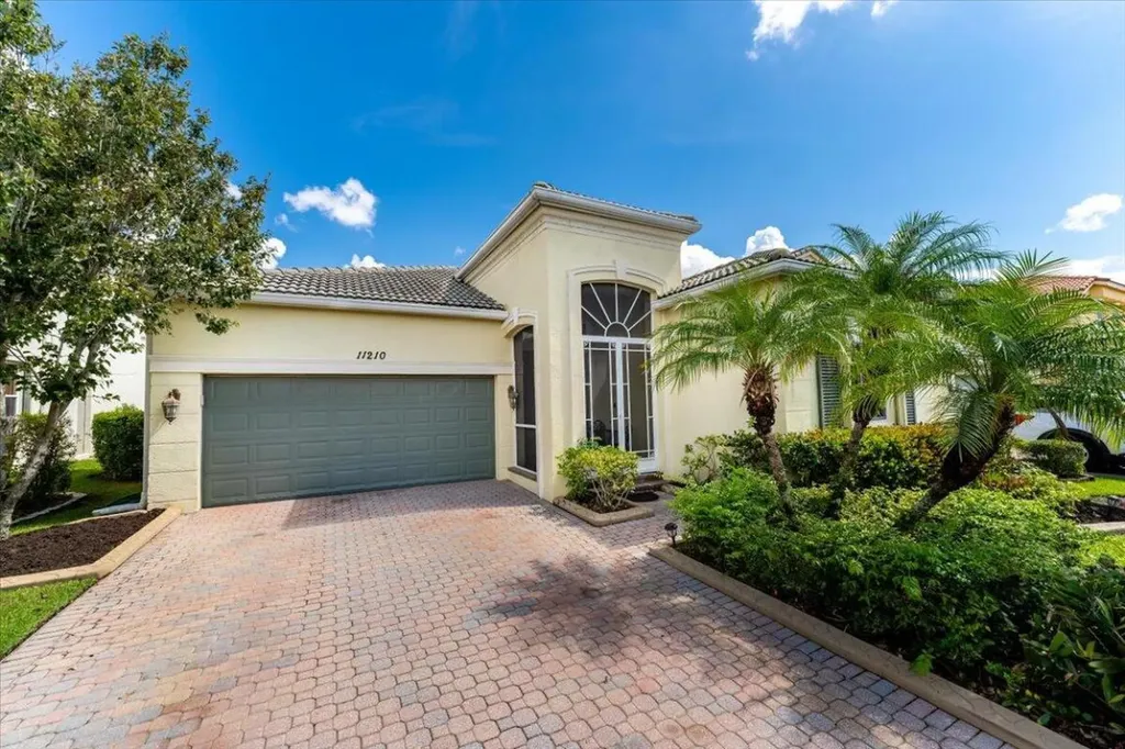 11210 SW Kingslake Circle Port St Lucie FL 34987