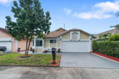 917 E Maple Street North Lauderdale FL 33068