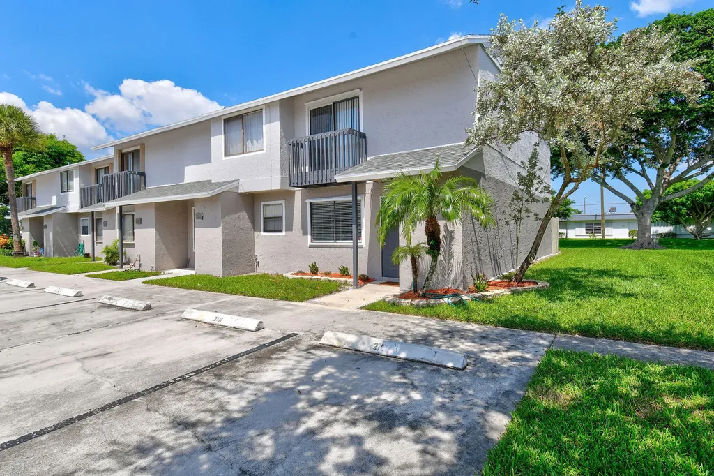 2101 Wharf Lane Greenacres FL 33463