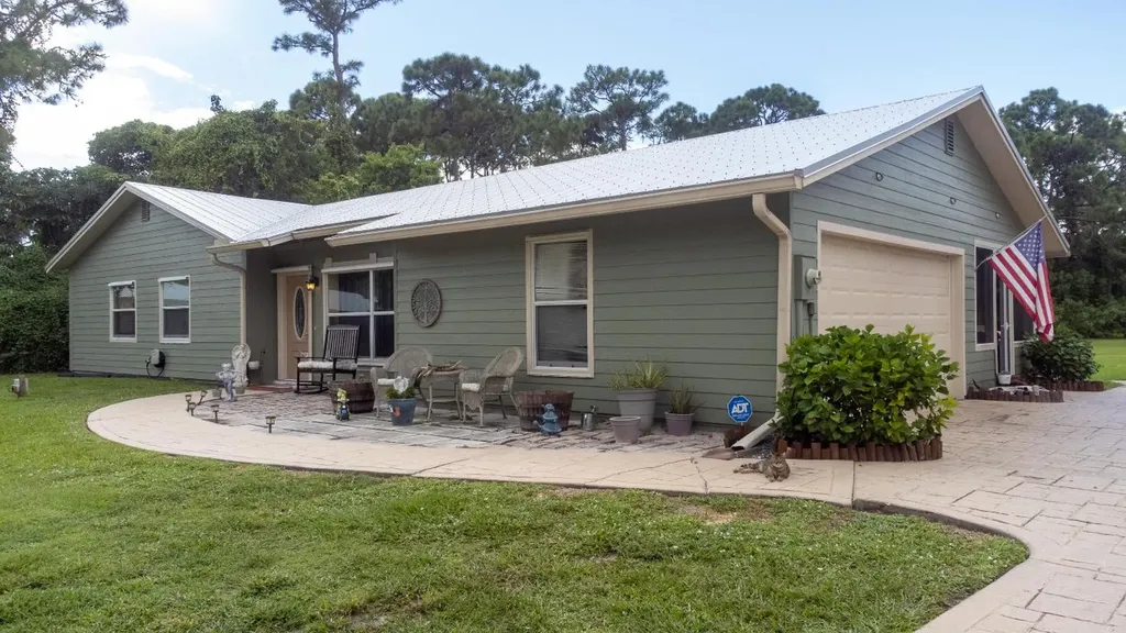 5580 SE Meadow Springs Boulevard Stuart FL 34997