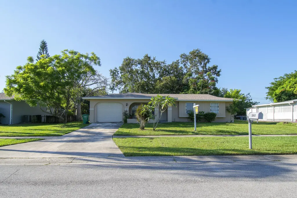 202 SE Selva Court Port St Lucie FL 34983