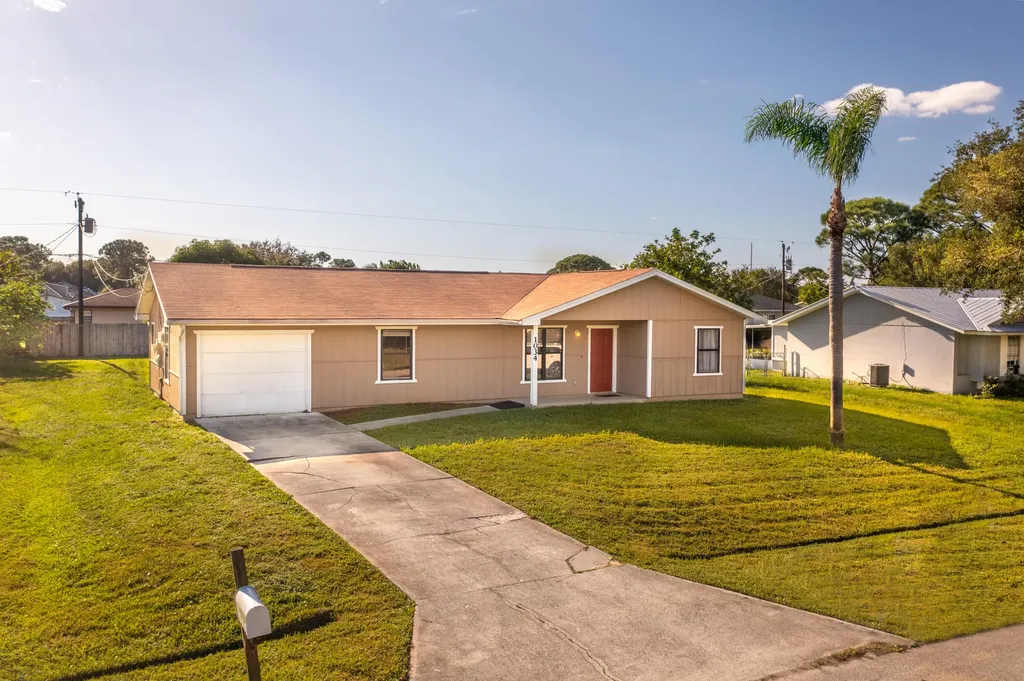 1034 SE Proctor Lane Port St Lucie FL 34983