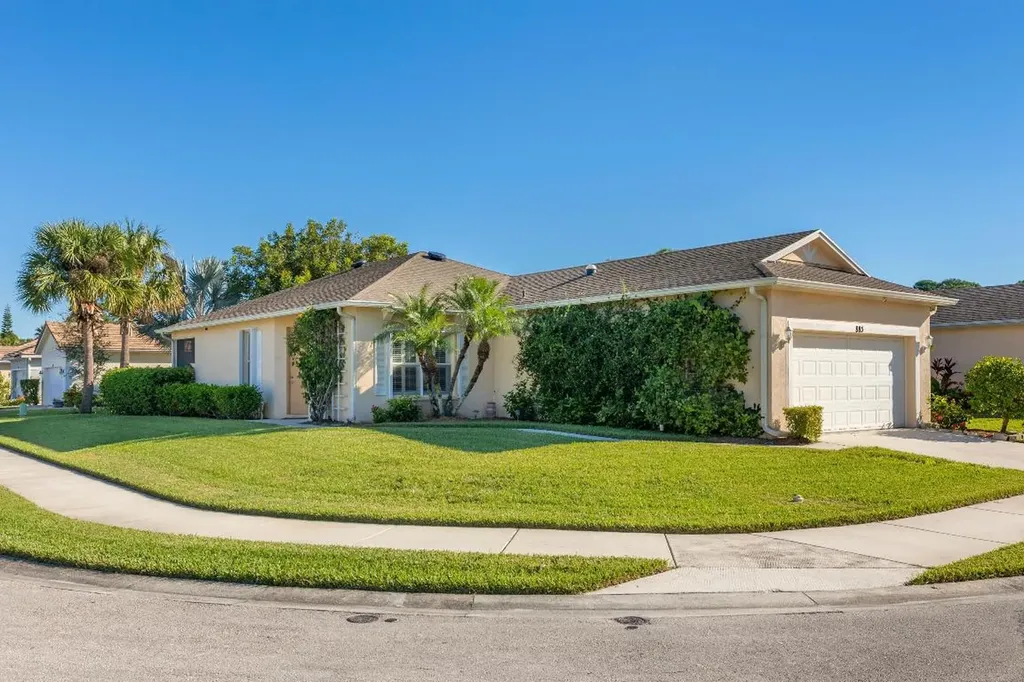 885 SW Rocky Bayou Terrace Port St Lucie FL 34986