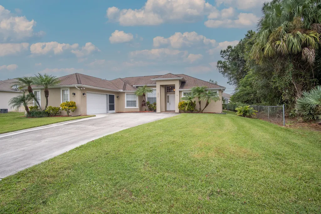 2041 SW Beekman Street Port St Lucie FL 34953