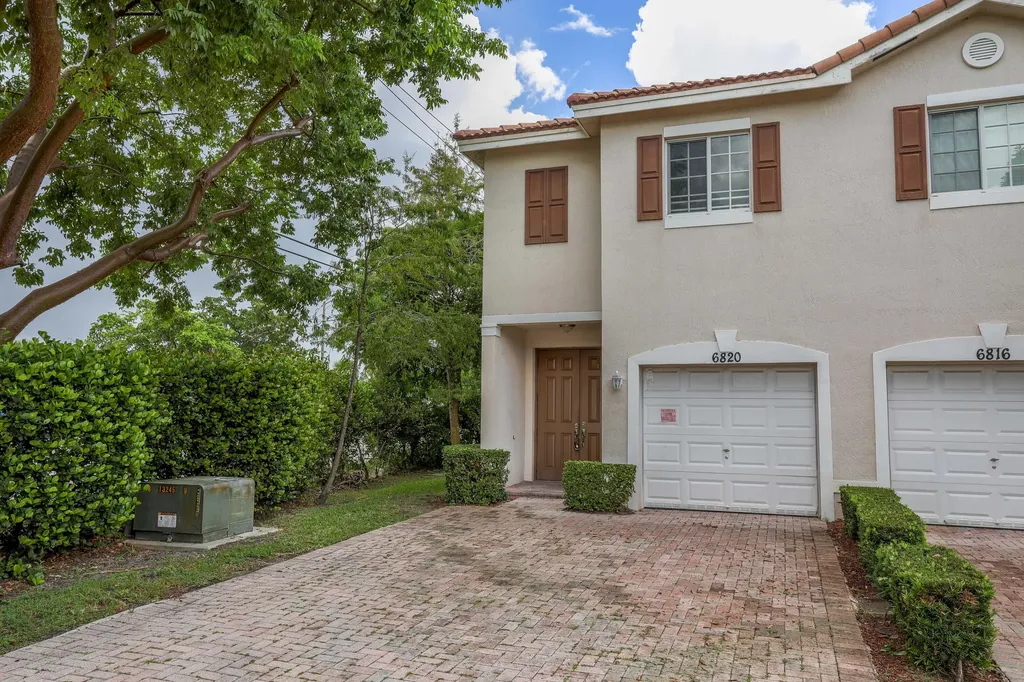 6820 Cypress Walk Terrace Tamarac FL 33321