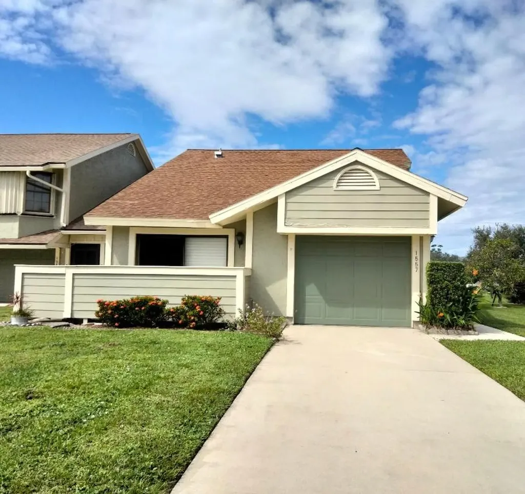 1557 SE Crayrich Court Port St Lucie FL 34952