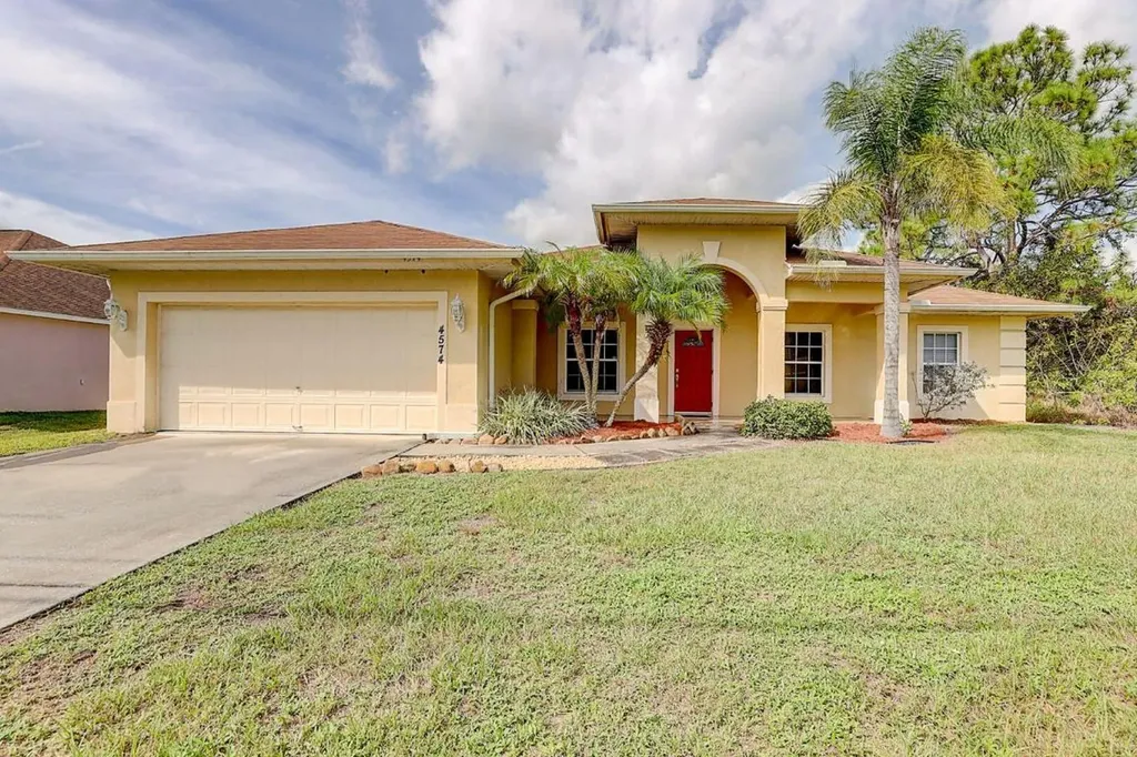 4574 SW Daemon Street Port St Lucie FL 34953