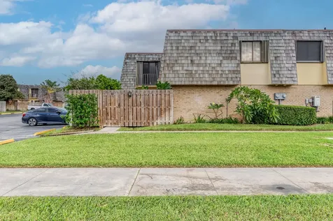 101 Woodland Road Palm Springs FL 33461