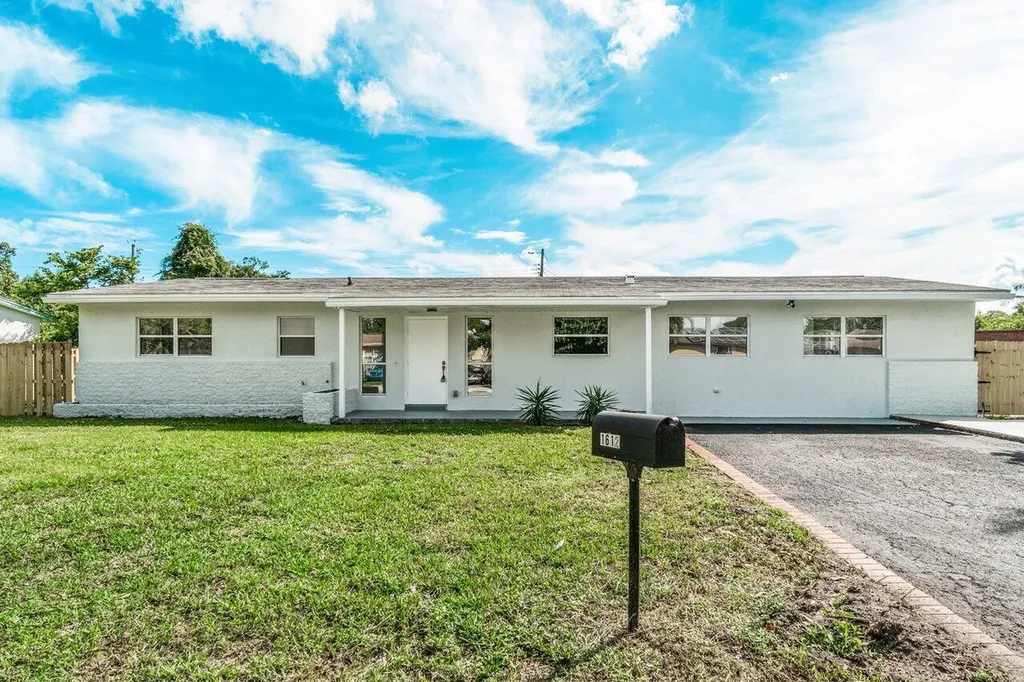 1612 Paxton Avenue Mangonia Park FL 33407