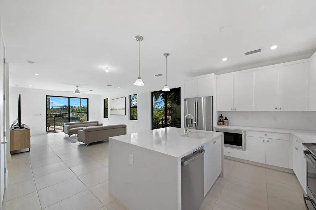 551 NE 21st Court Wilton Manors FL 33305