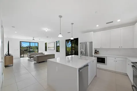 551 NE 21st Court Wilton Manors FL 33305