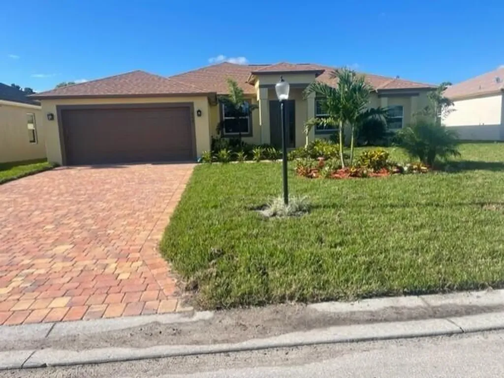 436 SW Vista Lake Drive Port St Lucie FL 34953