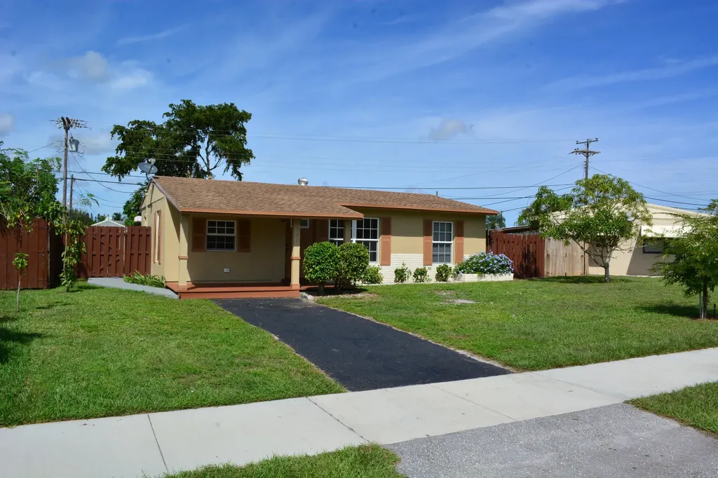 5531 S 38th Court Greenacres FL 33463