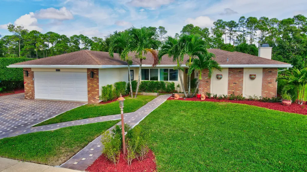 7519 Oakmont Drive Lake Worth FL 33467